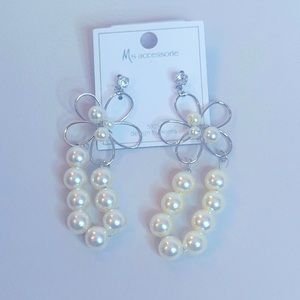 Super Cute Silver Pearl Earring!